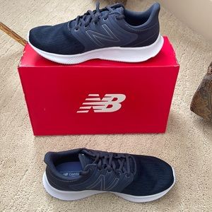 New Balance - New, never worn, Navy Size 8